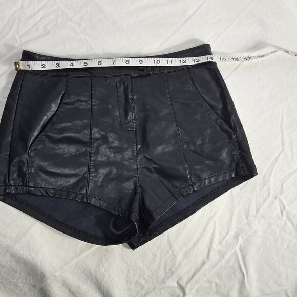 Edikted Ramona High Waist Faux Leather Shorts Womens Medium Black Trendy Vegan - Picture 8 of 11